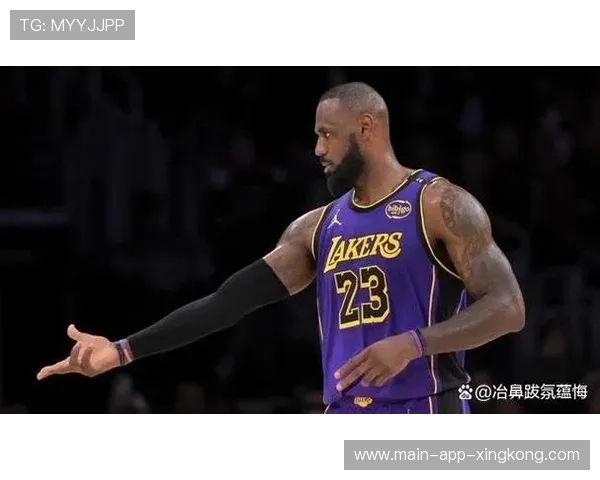 湖人詹姆斯背后助攻展现老将智慧 湖人詹姆斯背后助攻展现老将智慧