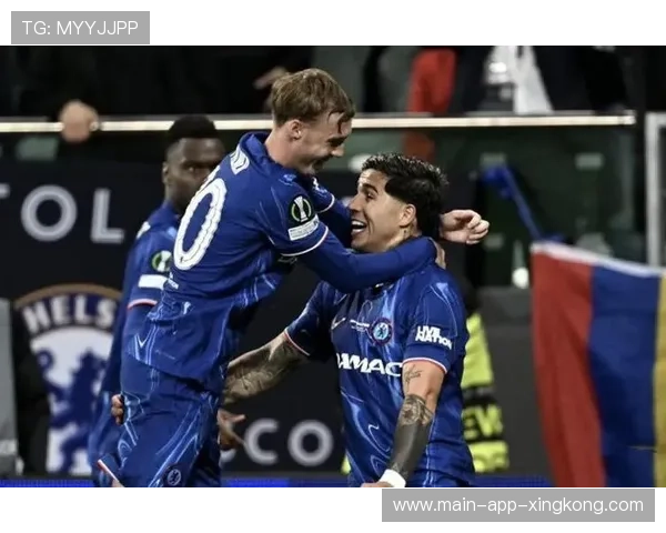 切尔西中场的插上直塞为前锋制造单刀机会并转化为进球