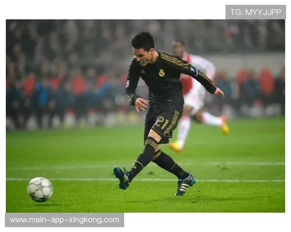 尤文巴尔别利突破两人后轻松推射破门，诠释完美个人技术