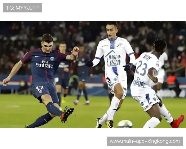 里昂前场压迫成体系，法甲对手防不胜防